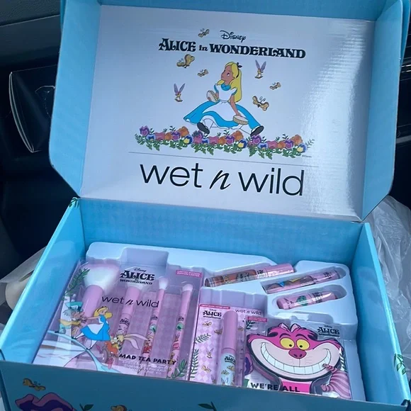Brand New Never Opened! Wet n Wild Alice in Wonderland make up set.